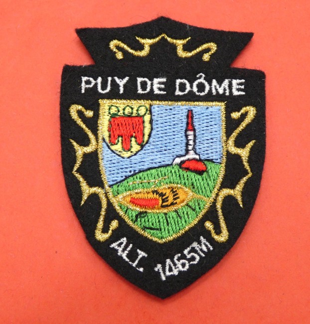 P1110682 Ecusson brodé ville PUY DE DOME