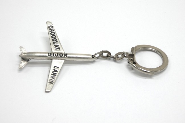 Porte clé ancien métal AVION Chocolat Lanvin DIJON 