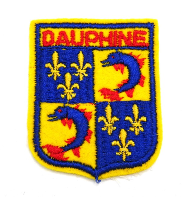 P1100626 Ecusson brodé ville DAUPHINE