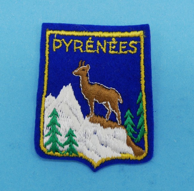 Ecusson brodé ville montagne Pyrénées 