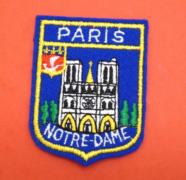Ecusson brodé  ville Paris Notre - Dame