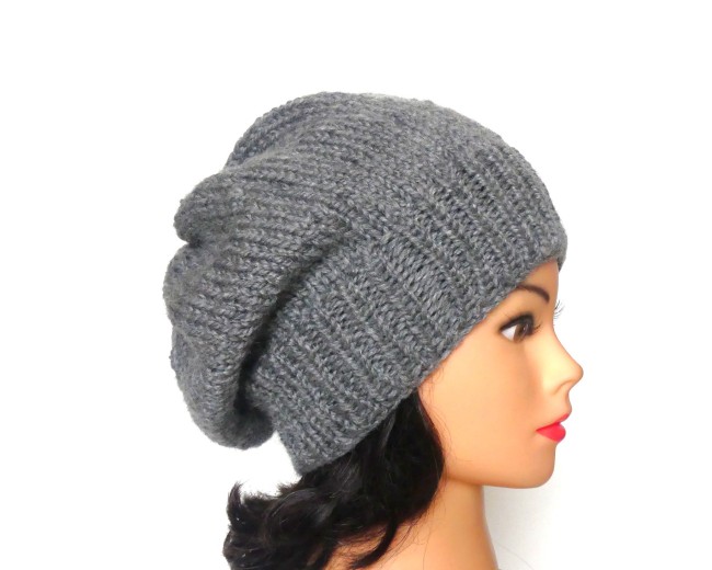 Béret gris  pour femme en laine Bergère de France Alaska doux et chaud tricoté main 