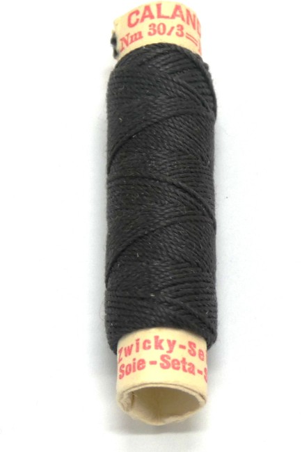 une bobine fil de soie Calanda gris foncé 1009