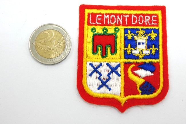 P1040389 Ecusson brodé LE MONT DORE