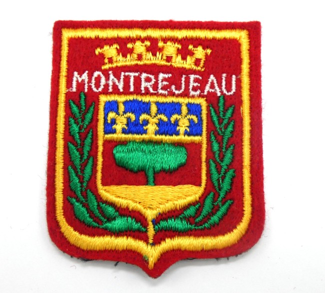 P1100437 Ecusson brodé ville Montrejeau