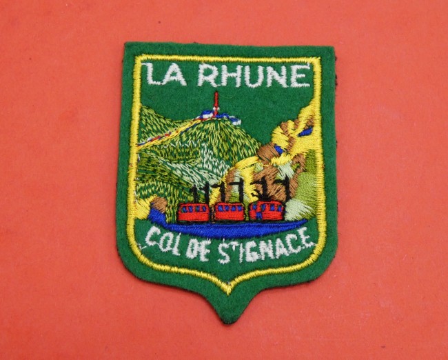 P1110212 Ecusson brodé ville La Rhune col de st Ignace