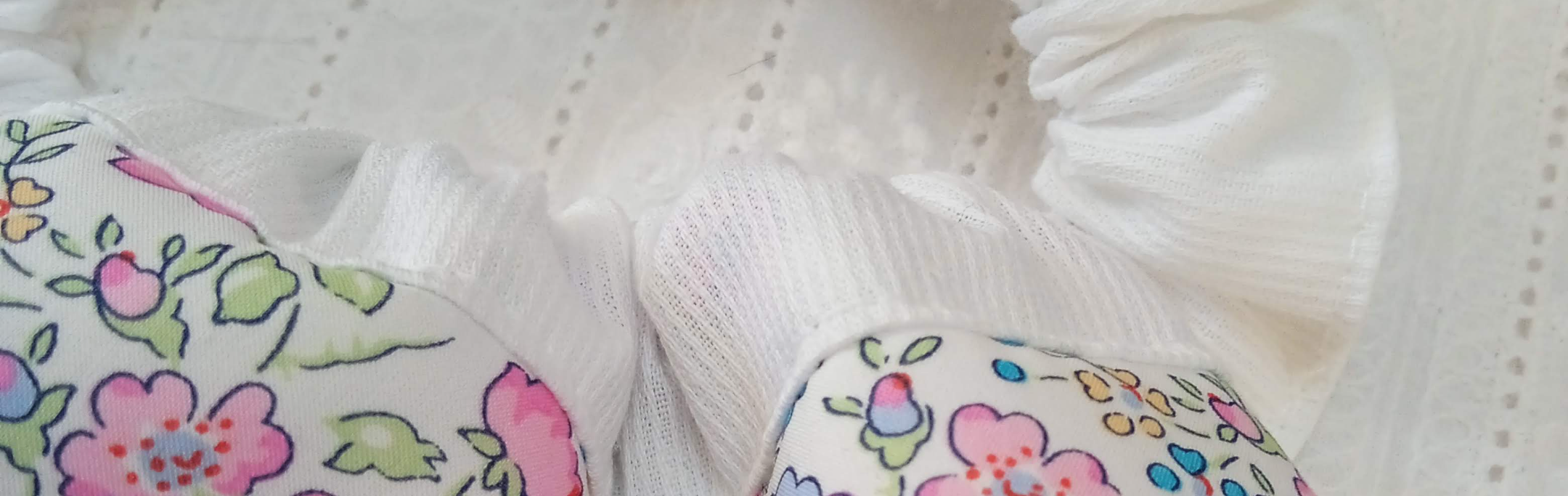 Langes et bavoirs bébé personnalisés, confectionnés à la main dans de jolis tissus