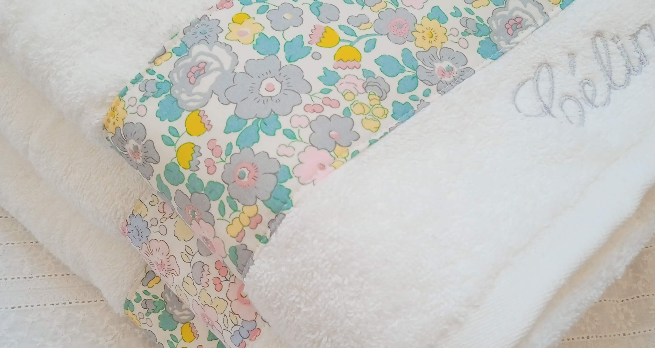 Linge de maison personnalisé fait main avec serviettes de toilette et linge de table