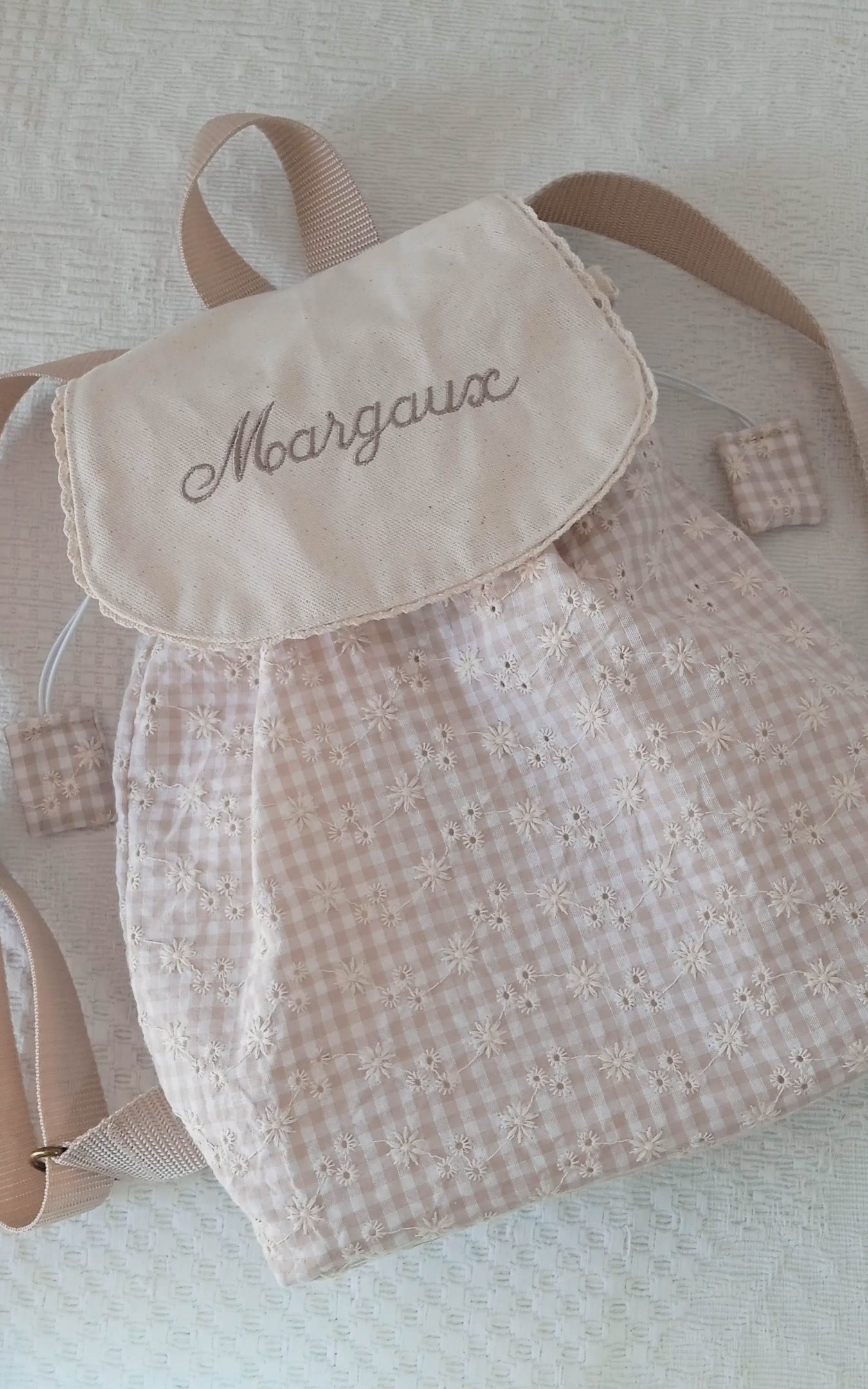 sac à dos maternelle, vichy brodé fleurettes, sur mesure, personnalisé avec broderie prénom