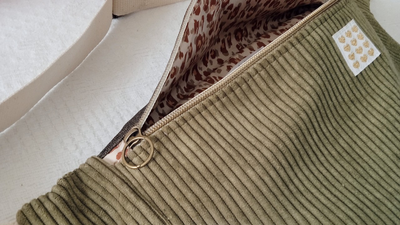 Sac banane femme en velours côtelé ou tissu léopard, cadeau personnalisé de Noël.