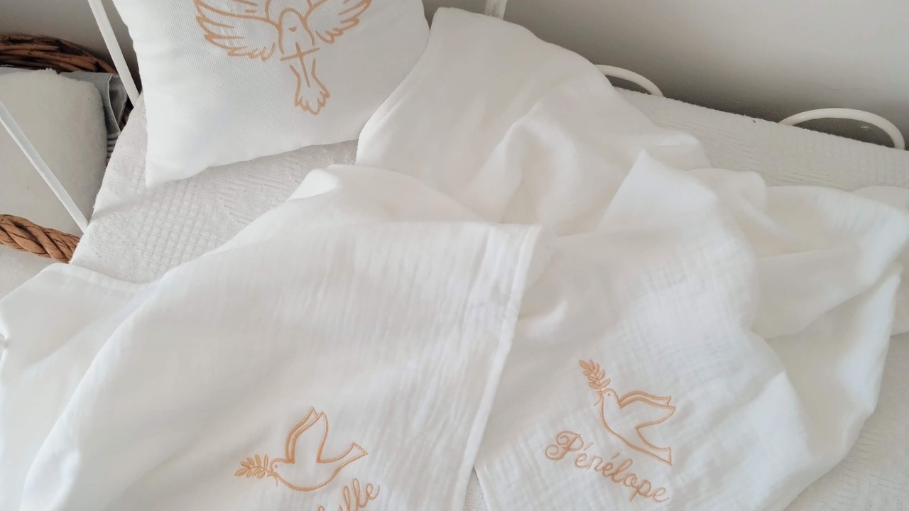 Lange de baptême personnalisé avec broderie du prénom