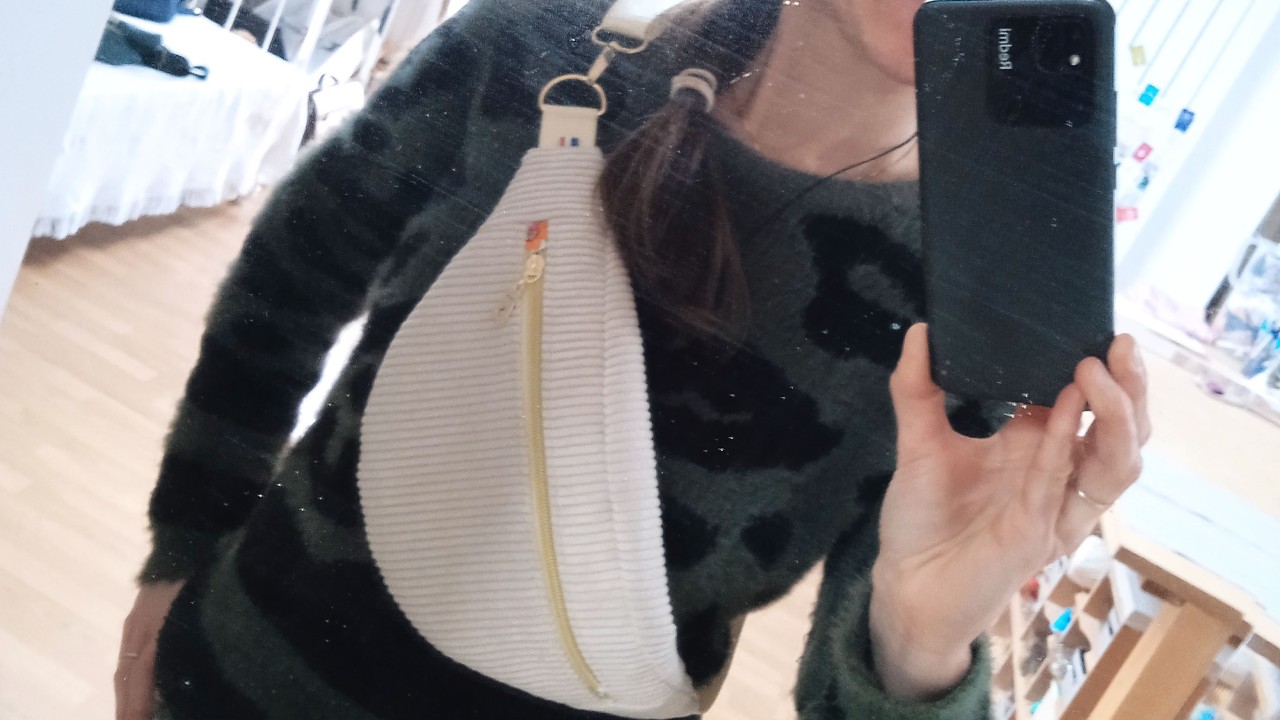 sac banane taille moyenne / midi portée