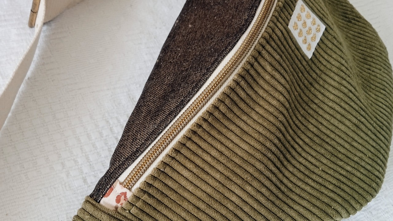 sac banane en velours côtelé fait main à l'atelier