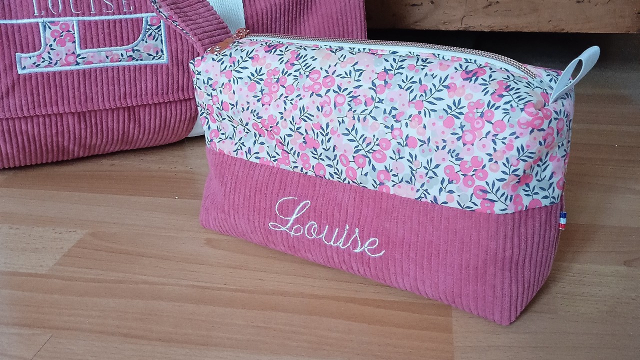 trousse de toilette en velours et liberty fait main à l'atelier