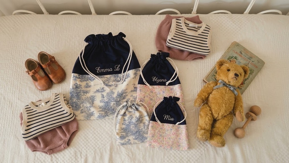 Pochons personnalisés pour organiser les affaires des enfants en voyage