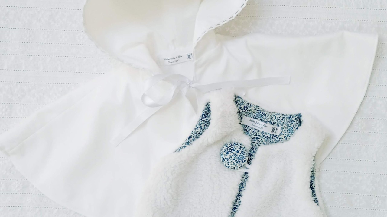 Gilet de berger blanc en sherpa pour tenue de baptême bébé
