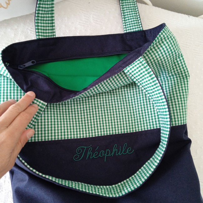 totebag zippé, avec fermeture éclair, fait main, surmesure et personnalisé. idéal école, maternelle