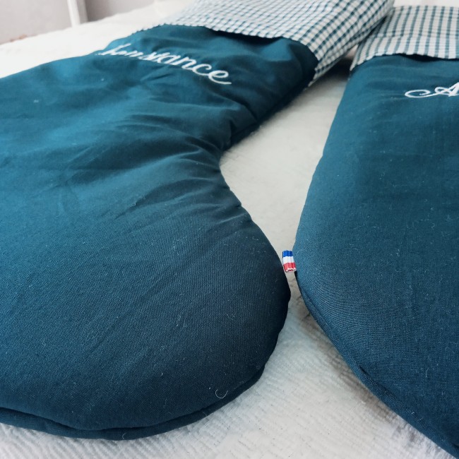 chaussettes de Noël artisanales, élégantes et intemporelles, en velours côtelé et vichy rouge ou vert! personnalisée avec broderie du prénom!