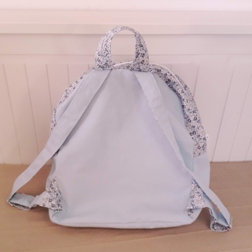 sac à dos maternelle zippé, fait main, tissu liberty au choix, personnalisable avec broderie
