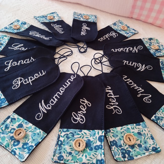 ronds de serviettes en tissu, élégants et personnalisés avec broderie du prénom