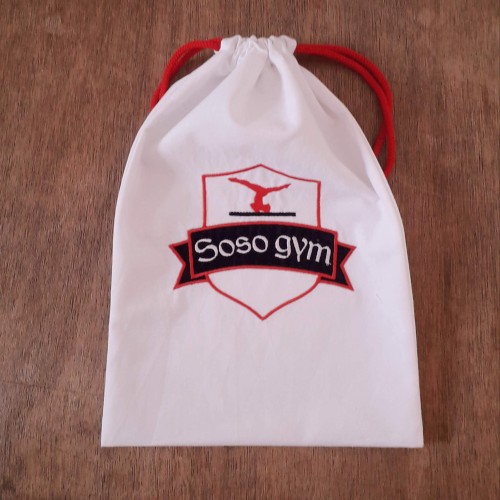 sac pochon à coulisse personnalisé, broderie sport et prénom