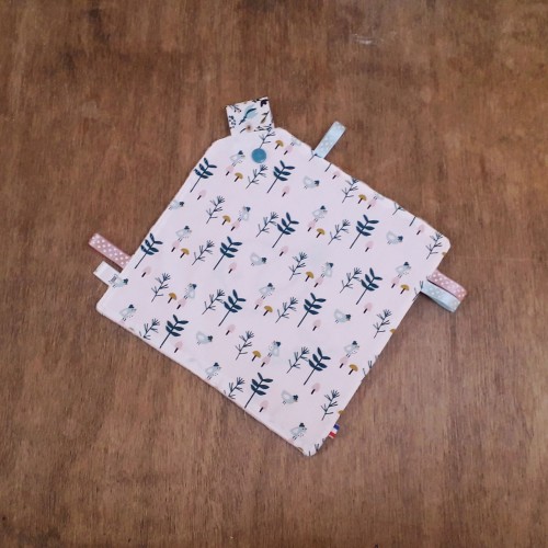 doudou plat personnalisé avec broderie , cadeau de naissance fait main, utile et durable! doudou plat personnalisé, cadeau de naissance fait main, utile, durable et pas cher