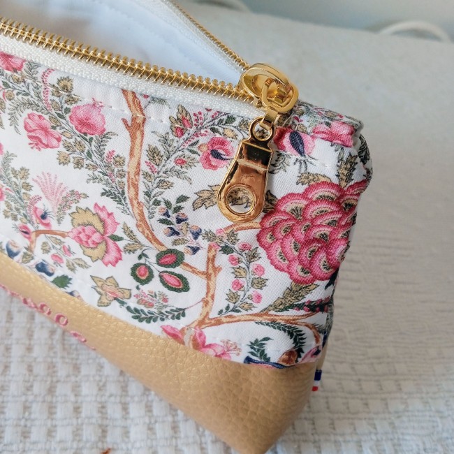 mini trousse de toilette très élégante, à personnaliser avec broderie prénom. idéal pour maquillage, pharmacie, à glisser dans son sac!