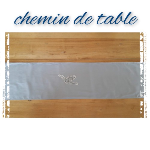 chemin de table brodé en Liberty
