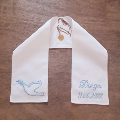 écharpe de baptême blanche, personnalisée avec broderie