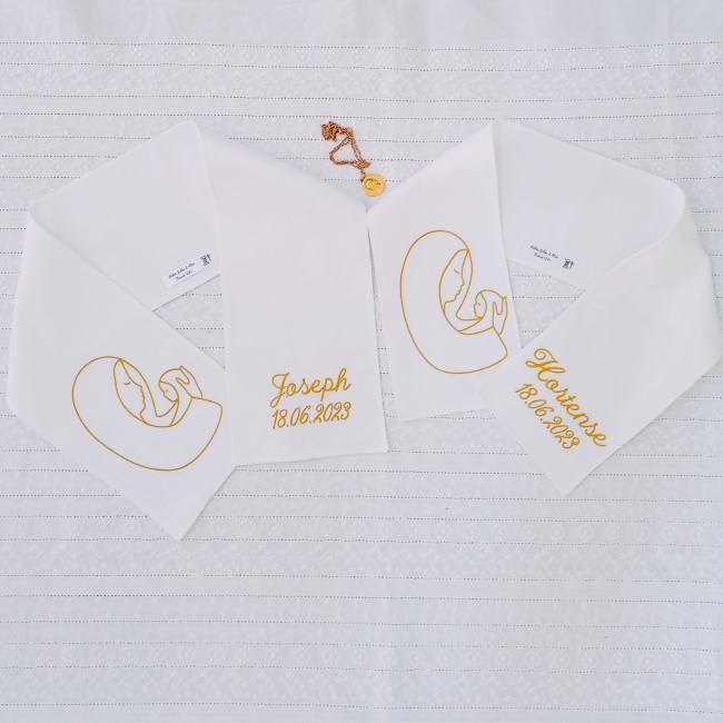 écharpe de baptême blanche, personnalisée avec broderie