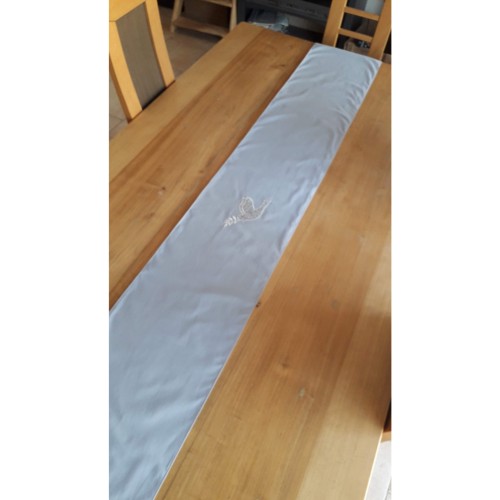 chemin de table brodé en Liberty