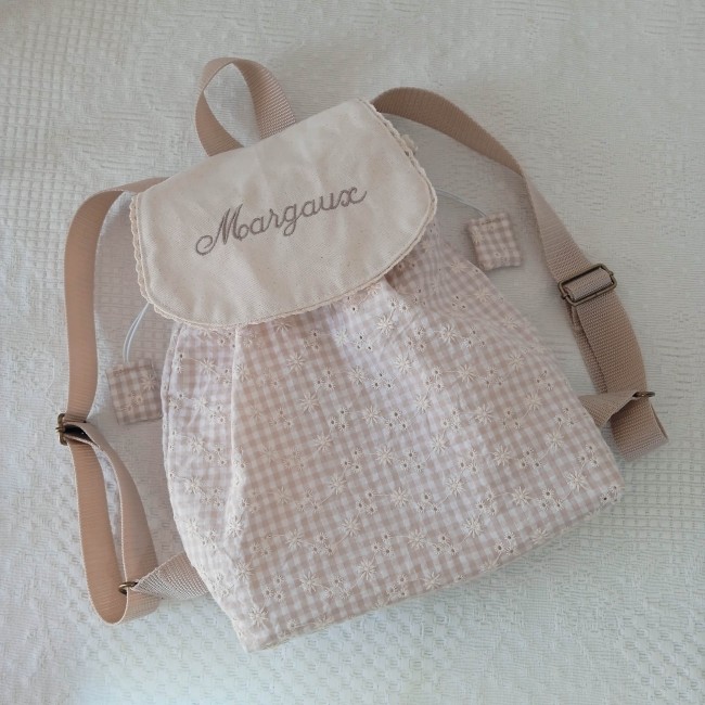 sac à dos maternelle, en vichy brodé de délicates fleurettes, plusieurs couleurs au choix, personnalisable avec broderie prénom!