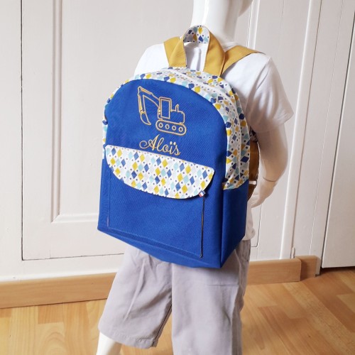 sac à dos maternelle, zippé, personnalisé avec broderie, en toile outdoor étanche et robuste, de la couleur de votre choix sac à dos maternelle, zippé, personnalisé avec broderie, en toile outdoor étanche et robuste, de la couleur de votre choix