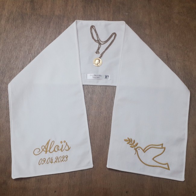 écharpe de baptême blanche, personnalisée avec broderie