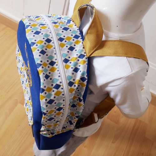 sac à dos maternelle, zippé, personnalisé avec broderie, en toile outdoor étanche et robuste, de la couleur de votre choix sac à dos maternelle, zippé, personnalisé avec broderie, en toile outdoor étanche et robuste, de la couleur de votre choix