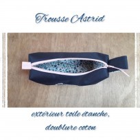 trousse de toilette astrid, en toile outdoor, personnalisée avec broderie, nombreux LIberty!