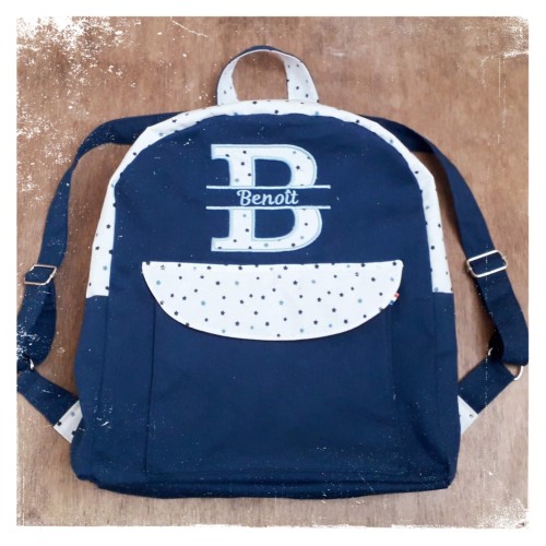 sac à dos maternelle fait main, tissu au choix, personnalisé avec broderie prénom ou dessin, zippé et doté de bretelles ajustable sac à dos maternelle fait main, tissu au choix, personnalisé avec broderie prénom ou dessin, zippé et doté de bretelles ajustable