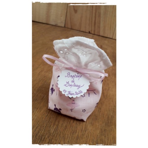 Jules à dragées version broderie anglaise