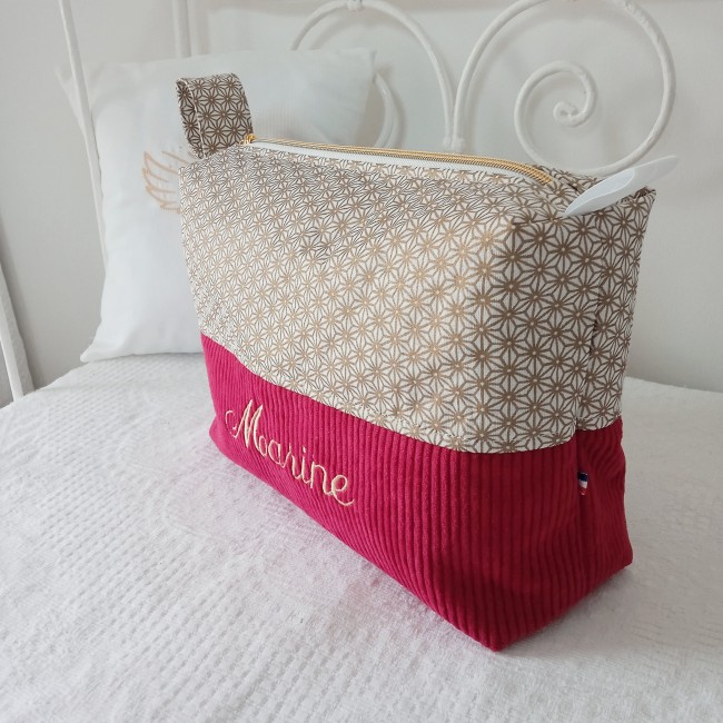 trousse de toilette entièrement fait main, et personnalisée! un joli cadeau de naissance, en velours et gaze de coton, tout doux, moelleux. Couleurs et tissus au choix!