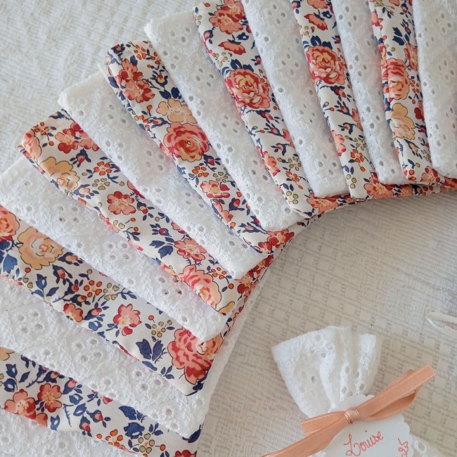 Pochon à dragées fait main en liberty, personnalisés avec date et prénom, liberty au choix