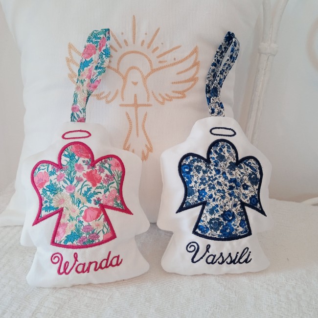 petit ange en liberty, à personnaliser avec broderie, cadeaux religieux à offrir lors d'une naissance, un baptême.. petit ange en liberty, à personnaliser avec broderie, cadeaux religieux à offrir lors d'une naissance, un baptême..
