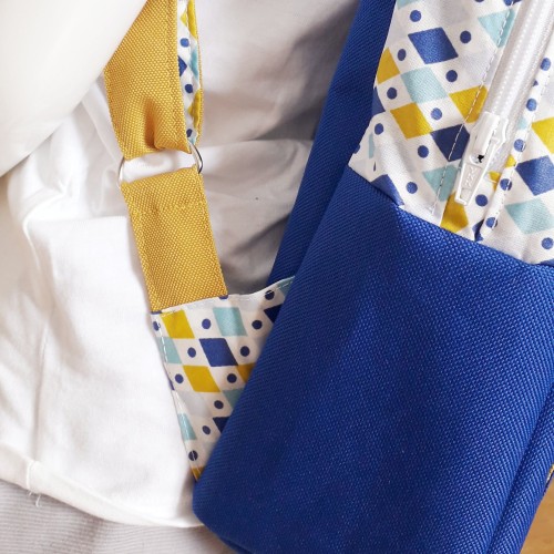 sac à dos maternelle, zippé, personnalisé avec broderie, en toile outdoor étanche et robuste, de la couleur de votre choix sac à dos maternelle, zippé, personnalisé avec broderie, en toile outdoor étanche et robuste, de la couleur de votre choix