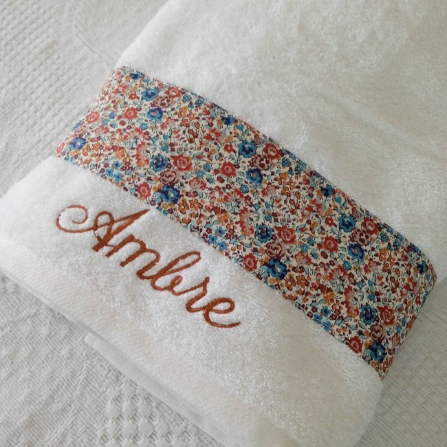 confections artisanales personnalisées avec broderie du prénom AMBRE - cadeau de naissance - cadeau d'anniversaire - baptême