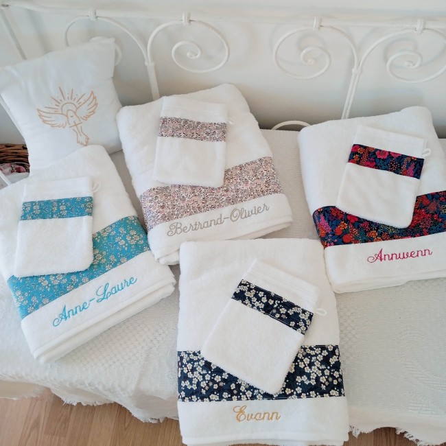linge de toilette brodé prénom, un joli cadeau personnalisé, qui servira très longtemps! bandeau de tissu au choix !