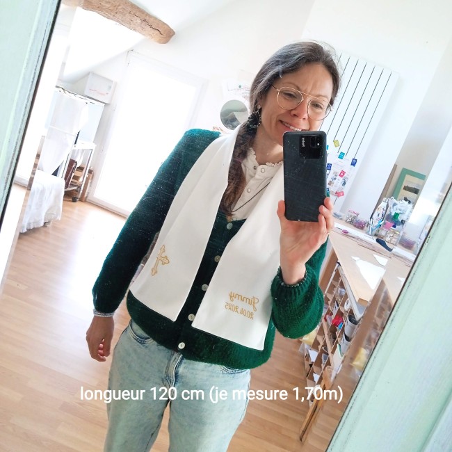 écharpe de baptême pour ado ou adulte, personnalisée avec broderie prénom et date