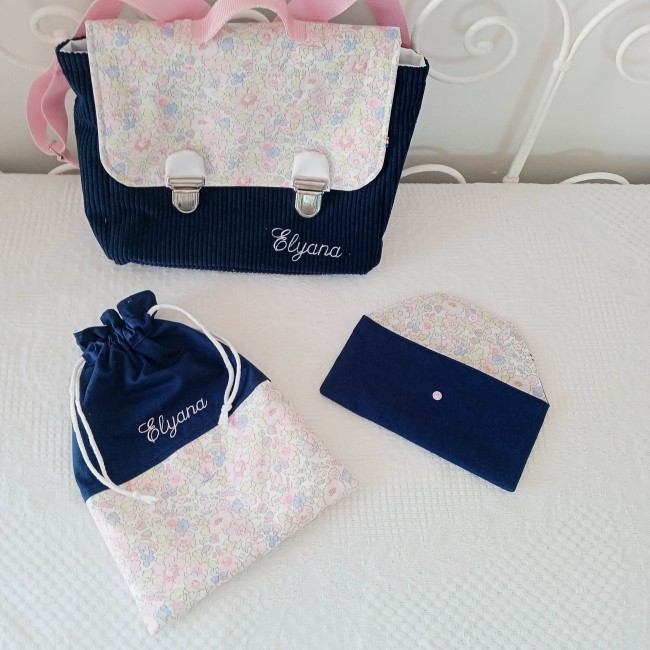 cartable maternelle en velours cotelé et liberty, personnalisé avec broderie prénom joli cadeau personnalisé pour la rentrée en maternelle, cartable tout doux en velours côtelé de la couleur de votre choix, avec broderie prénom