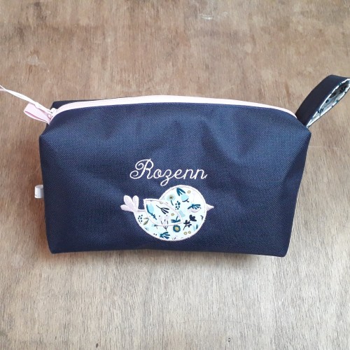 20211005_111501 trousse de toilette astrid, en toile outdoor, personnalisée avec broderie, nombreux LIberty!