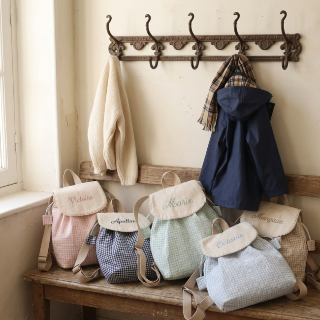 sac à dos maternelle, en vichy brodé de délicates fleurettes, plusieurs couleurs au choix, personnalisable avec broderie prénom!