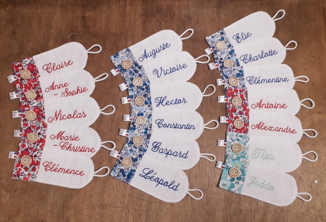 ronds de serviettes en tissu, élégants et personnalisés avec broderie du prénom