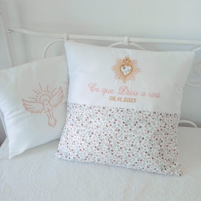 Coussin de mariage brodé et coussin religieux à la colombe Coussin de mariage personnalisé « Ce que Dieu a uni » accompagné d'un coussin blanc brodé d'une colombe